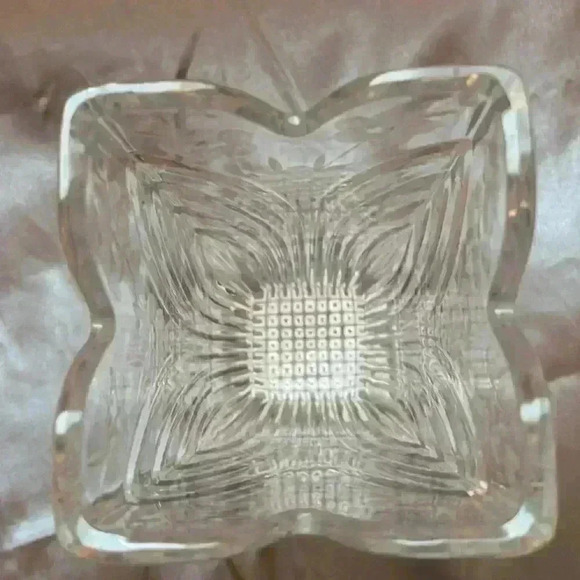 Art Deco 1980's Cut Glass
Crystal Square Shaped Etched Floral Flower  Vase - Picture 3 of 8